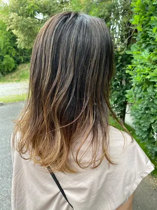 セミロング カラー DEE okazakiのヘアスタイル