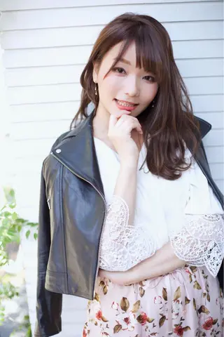 セミロング カラー ﾊｲﾄｰﾝ/ｶﾗｰ/ 用賀/稲若健太郎のヘアスタイル