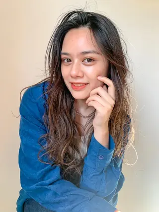 カラー パーマ ミディアム CEINE OURのヘアスタイル