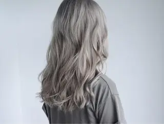 ミディアム セミロング ロング カラー クセ毛お悩みの方 四宮桂佑のヘアスタイル