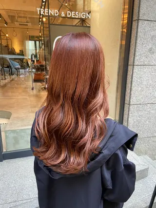 ロング カラー ノイシキ サキのヘアスタイル