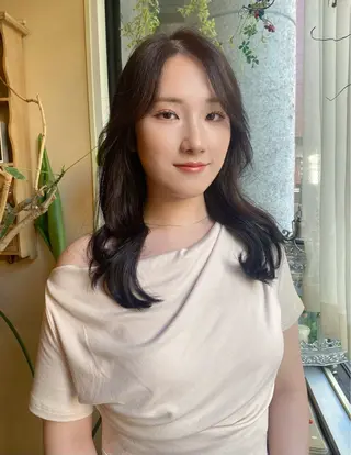 セミロング カラー 當山 瑠奈のヘアスタイル