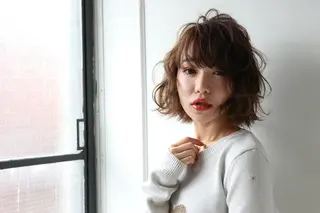 ミディアム due hair 京都駅前店 MILBON オージュア認定サロン【デューヘアー】所属・ハイトーンブリーチ 土坂　由志【京都】のヘアスタイル