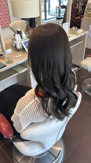 ロング カラー 渡部 優衣のヘアスタイル