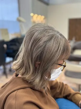 ミディアム 白髪ぼかし☘️クセ 活かし🎈小倉🥇のヘアスタイル