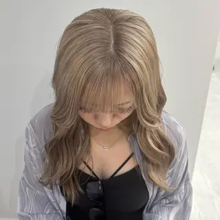 セミロング REAL 心斎橋所属・ブリーチ/ベージュ /デザイン/ナツミのヘアスタイル