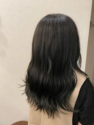 カラー 岡田 真弥のヘアスタイル