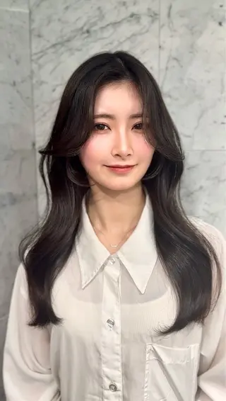 ロング WATARU/ 韓国風巻き髪のヘアスタイル