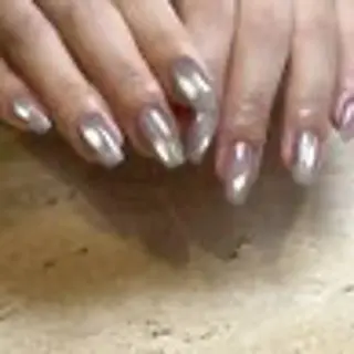 ネイル ネイルサロンエーナイン福住店所属・吉田 采未のネイルデザイン