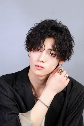 ミディアム パーマ 吉名 和士のヘアスタイル