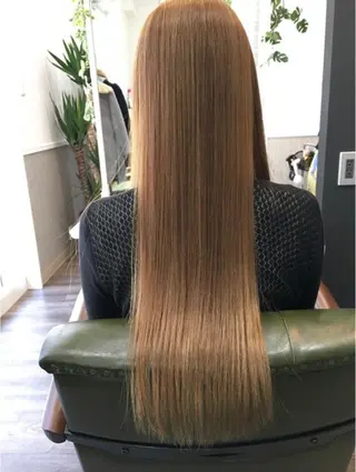 カラー Lucca Lance所属・岩間 渉のヘアスタイル