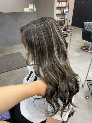 ロング maco 艶感ハイトーン🦋のヘアスタイル