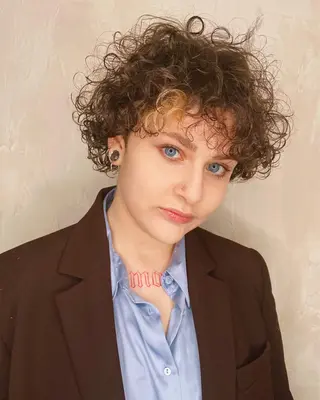 ショート azu ブリーチダブルカラーのヘアスタイル