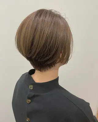 ショート カラー 石田 優菜のヘアスタイル