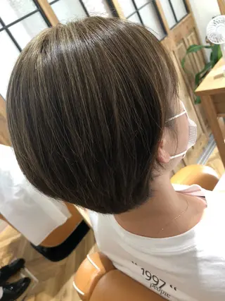 カラー ブリーチ無し白髪ぼか し/艶髪/津嘉山のヘアスタイル