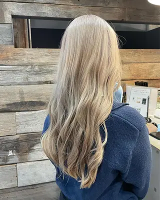 ロング andKおもろまち店 艶ダブルカラー✨のヘアスタイル