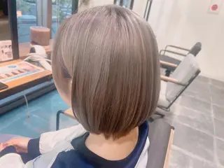 ショート カラー 塩崎 明菜のヘアスタイル