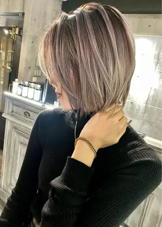 ショート XELVE所属・レイヤーカット特化 💜SARIのヘアスタイル