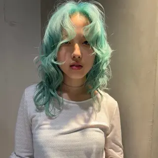 セミロング カラー ブロンド／ブリーチ 【SITY.】のヘアスタイル