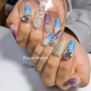 ネイル フラワー ムーンのネイルデザイン