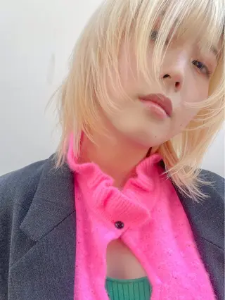 ミディアム カラー ネイル マツエク・マツパ アイブロウ ⭐ハイトーンブリーチ ミルクティーピンクのヘアスタイル