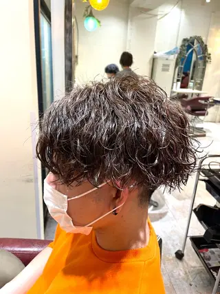 ショート カラー パーマ メンズ 新宿メンズパーマ メンズバレイヤージュのヘアスタイル