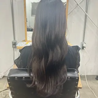 ロング カラー あやめ🪽 オリーブ/ハイトーンのヘアスタイル