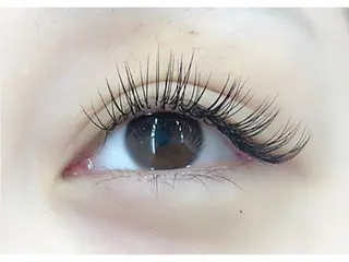 マツエク・マツパ 眉毛専門サロンecarg(エサージュ)横浜店所属・エサージュ横浜店 日下春香のマツエク・マツパデザイン