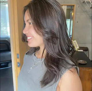 ロング カラー パーマ ヘアアレンジ メンズ キッズ ネイル マツエク・マツパ アイブロウ モリモト サナのヘアスタイル