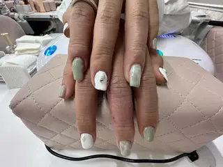 カラー NiCE小田急相模原所属・三好 美花のネイルデザイン