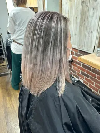 セミロング カルラ　蒲田店所属・大久保寿高✨ なりたい色を叶える✨のヘアスタイル