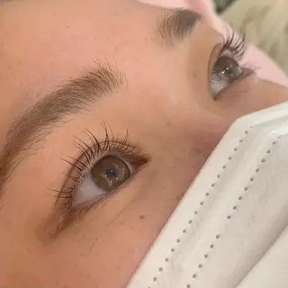 マツエク・マツパ 似合わせカット暖色 カラーhiyonaのヘアスタイル