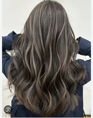 カラー 🌟デザインカラー 久保悠那のヘアスタイル