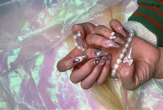 ネイル pink ladyサロン所属・べ にのネイルデザイン