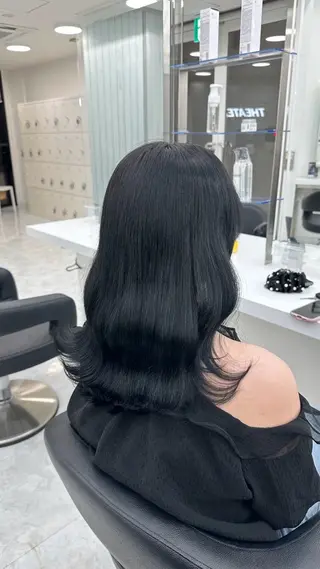 セミロング カラー niina🖤 透明感×レイヤーのヘアスタイル