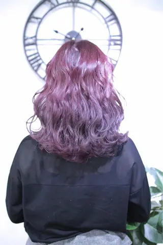 ミディアム カラー パーマ ヘアアレンジ メンズ 推し活専用 【派手髪】飯野ゆかりのヘアスタイル