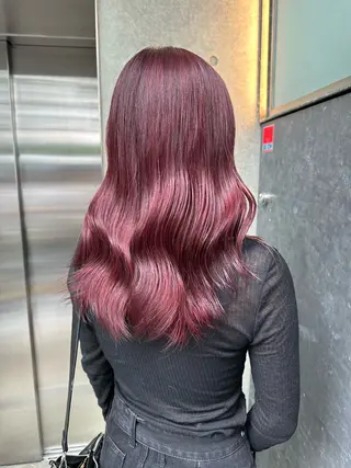 ロング ✴︎TO-MA✴︎ レッドカラー/透明感のヘアスタイル