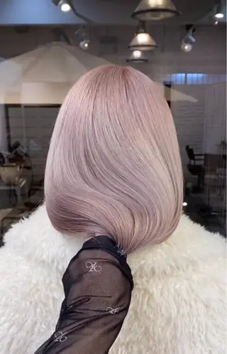 カラー hinata /ハイトーンのヘアスタイル