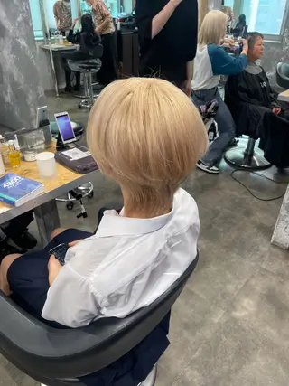 ショート カラー ハイトーン 横浜💞ミオのヘアスタイル