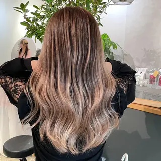 ロング 岸川 恭子のヘアスタイル