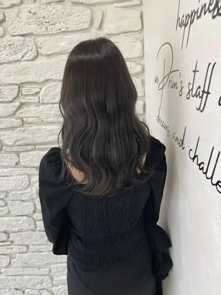 ロング カラー 浅岡 のどかのヘアスタイル