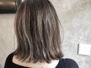 ショート カラー 顔周りレイヤー/韓国 ブリーチminamiのヘアスタイル