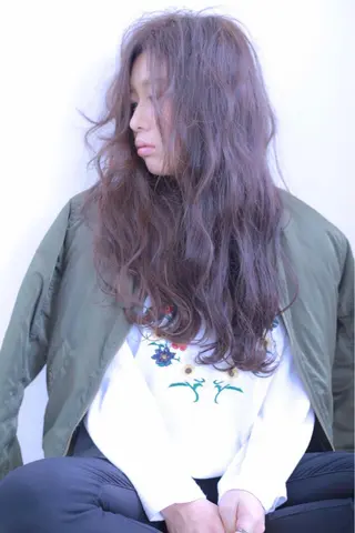 ロング 伊藤 裕貴のヘアスタイル