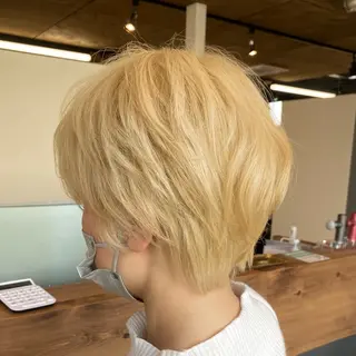 ショート カラー ユウリ YURIのヘアスタイル