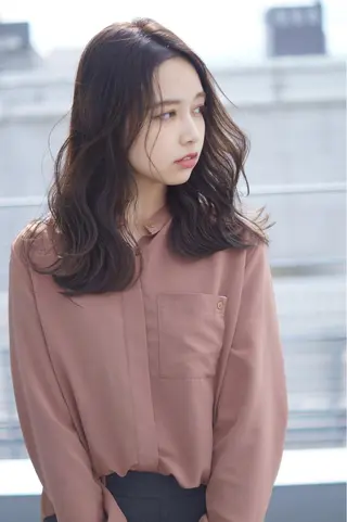 ミディアム hoNua. 栄/透明感カラーのヘアスタイル