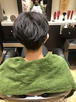 ミディアム カラー メンズ HAIRS YOSHIOKA所属・ヘアーズヨシオカ MENSヒゲ脱毛のエステ・リラクイメージ