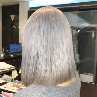 ショート カラー ANKH CROSS 新宿店所属・色ムラ修正の神様 新宿ハイトーンかすみのヘアスタイル