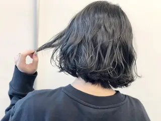 ショート カラー N4C エヌフォーシーのヘアスタイル