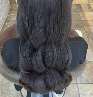 ロング カラー 石井 歩奈のヘアスタイル