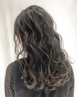 ロング カラー REVE所属・TAKU 美容師のヘアスタイル